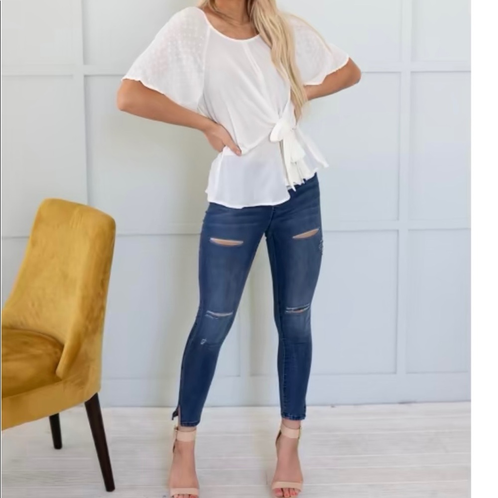 NWOT (boutique) Ivory flutter sleeve top size large